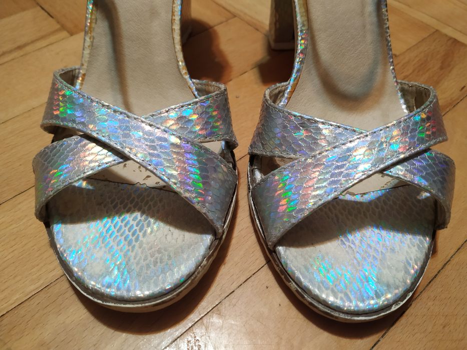 Srebrne holograficzne sandały rozm. 37
