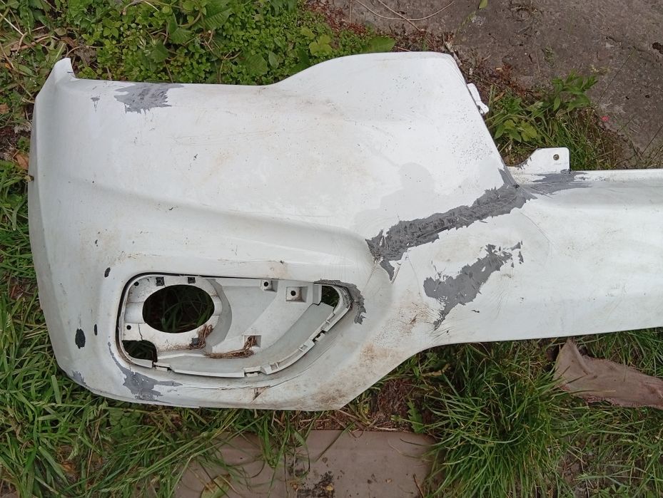Передній бампер Jeep Cherokee