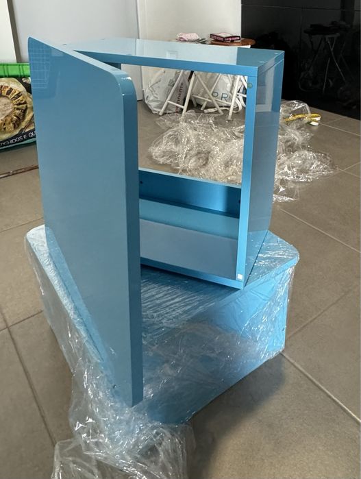 Móvel de parede / marca ALONDRA / sem marcas de uso