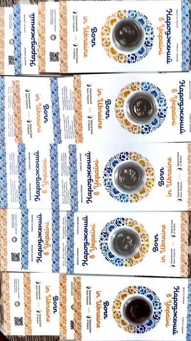 В сувенірній упаковці Пам'ятні монети НБУ 2021-2025, 2 гривні та 5 грн