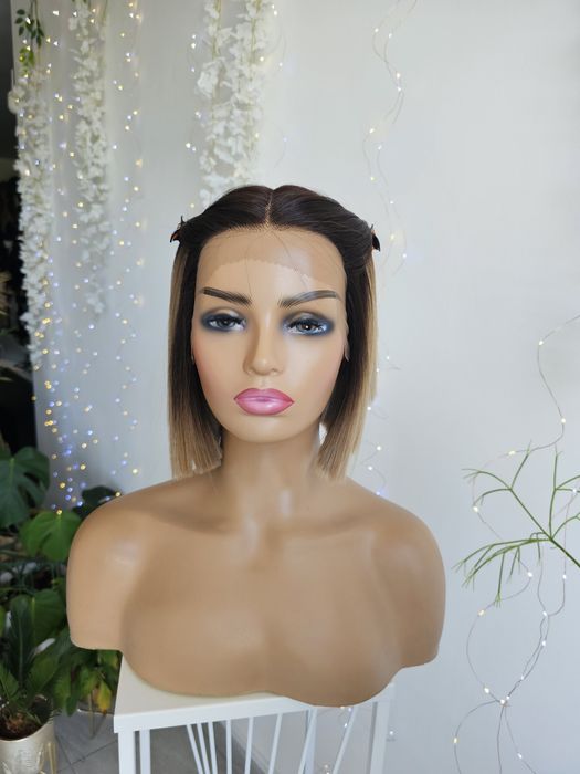 Peruka premium Kim bob piaskowo beżowy blond naturalna fryzura