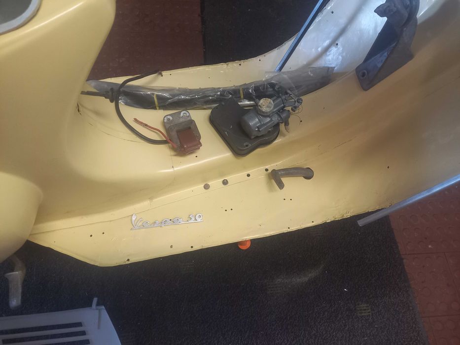 Vespa 50s usada para restaurar