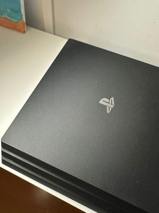 PS4 PRO em bom estado