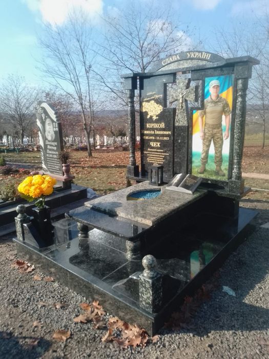 Памʼятники, меморіальні комплекси, скульптури від виробника