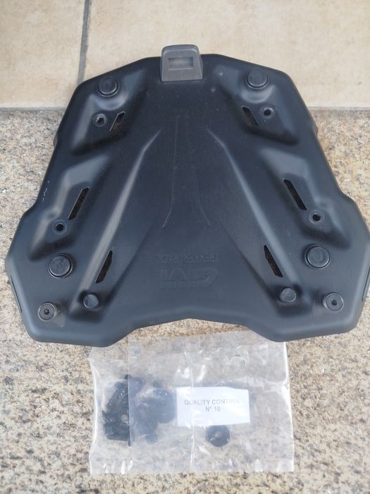 Givi trekker outback 42 lt +base suporte givi
