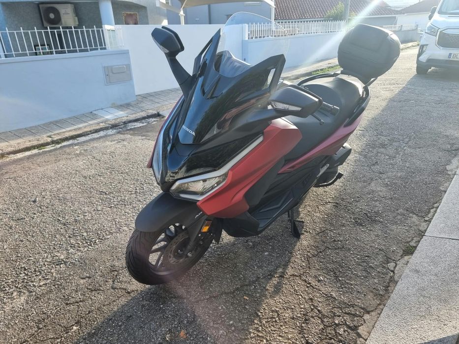 Honda Forza 125 – 2023 – Apenas 3.900 km – Vermelha