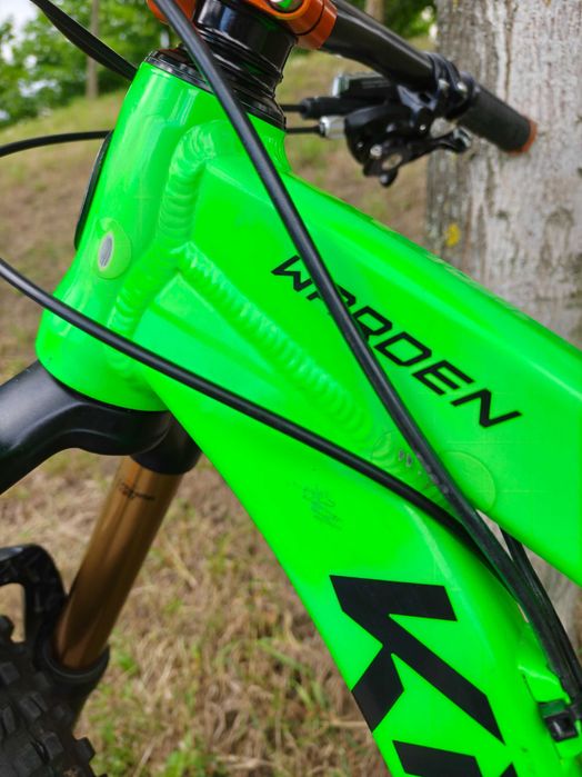 Rower MTB Full Knolly Warden. Świecący lakier