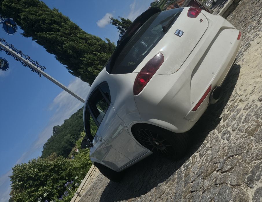 SEAT Leon 1.6 TDI (1P) – Full Extras