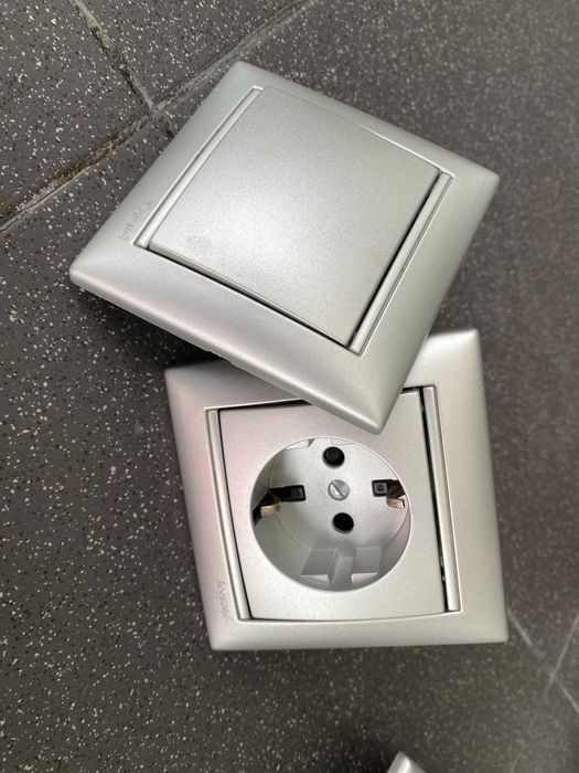 Aparelhagem encastrar Legrand Valena interruptores comutadores estores