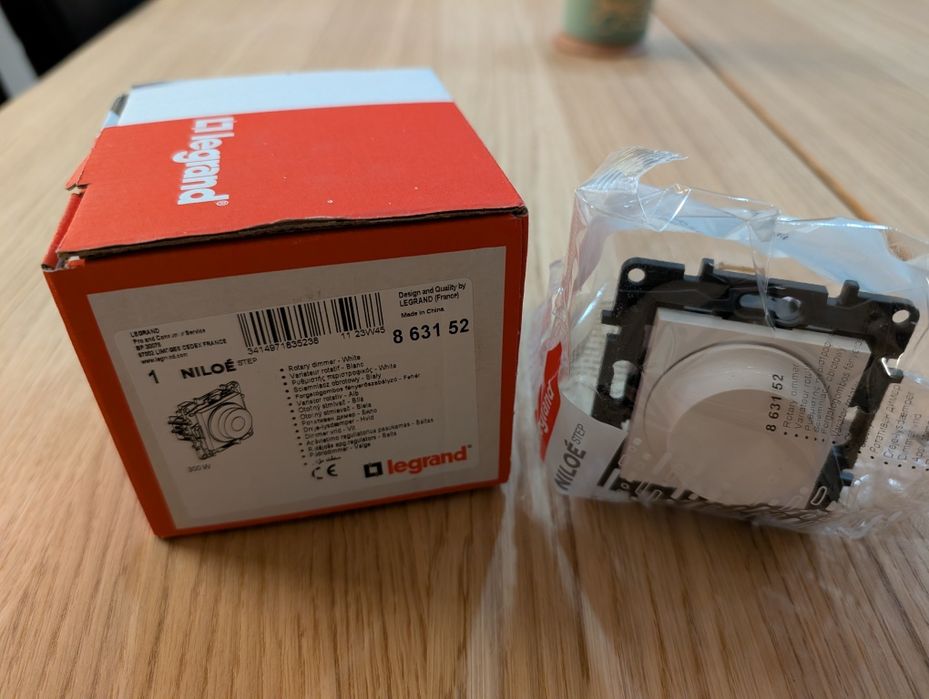 NILOE STEP biały  ściemniacz obrotowy 2-przewodowy 5-300W 863152