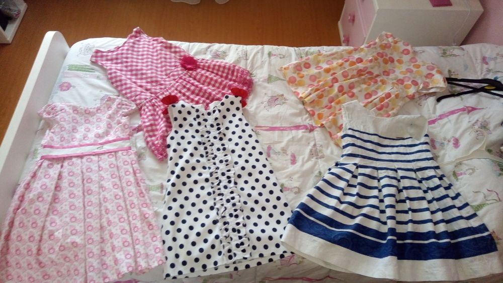 Roupas de marca variada