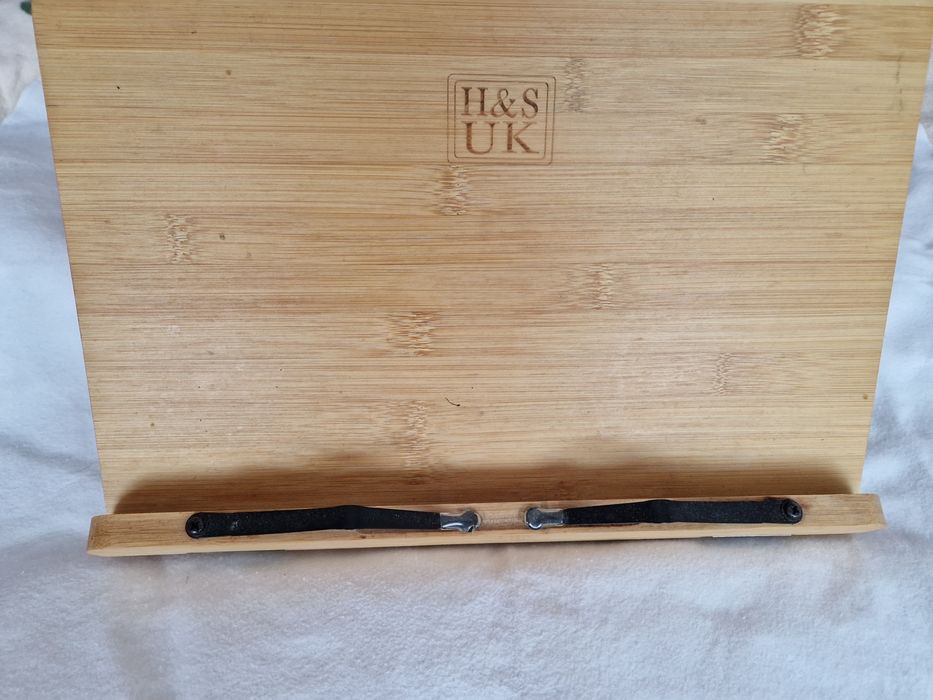 Продається підставкв для ноутбука.