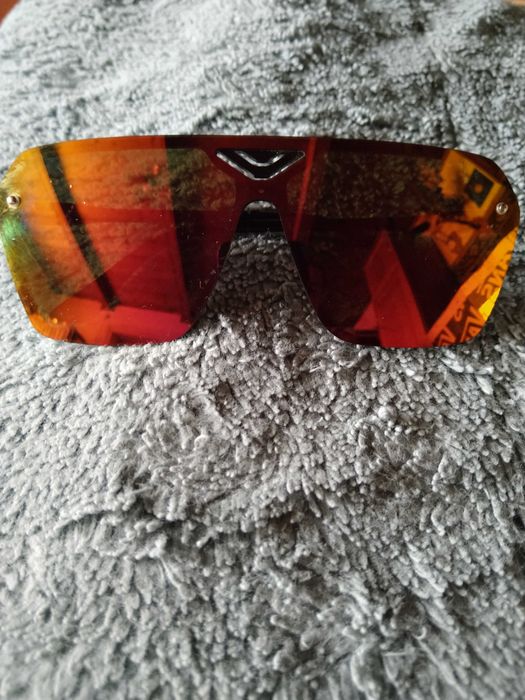 Очки солнцезащитные