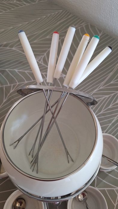 Aparelho / Conjunto de Fondue Completo em Cerâmica e Inox (com Molheiras)".