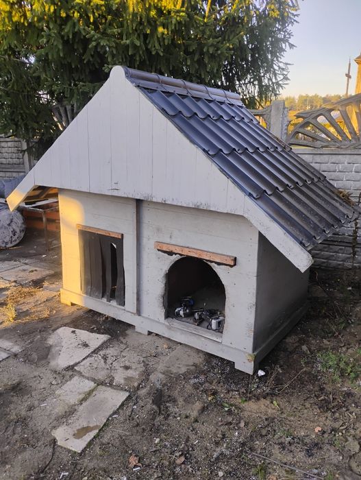 Buda dla psa podwójna.