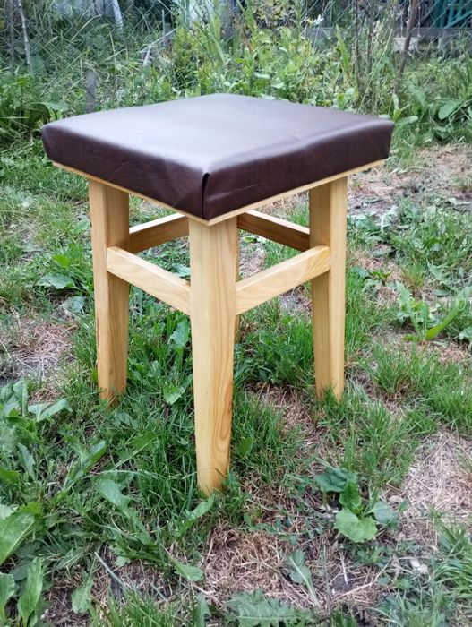 Табуретки стільці