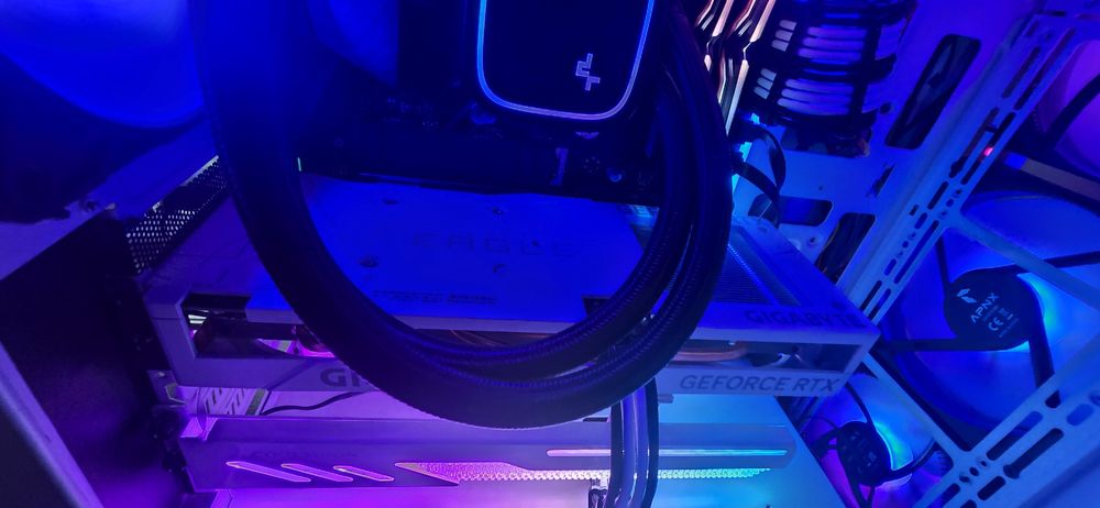 RTX4060 eagle ice OC 8gb