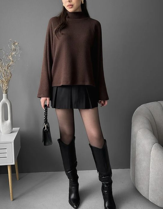 Светр з обʼємними рукавами шоколад с-м