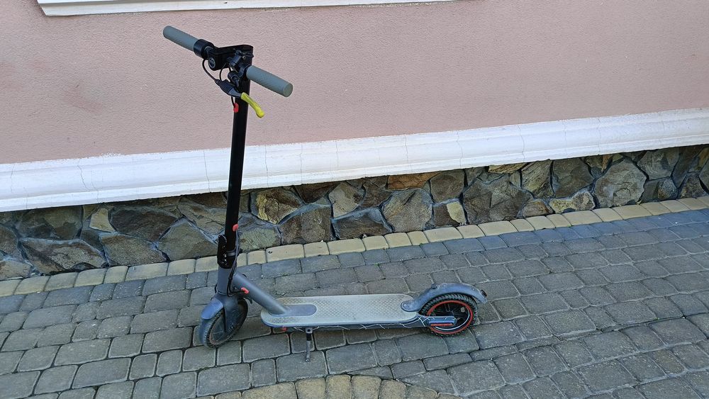 продам електро самокат Electric Scooter