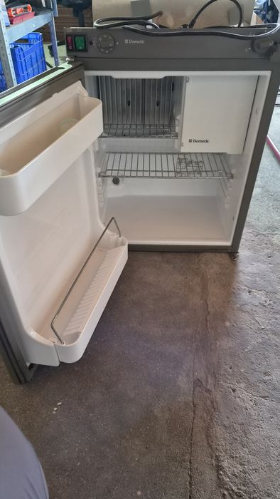 Frigorífico Trivalente Dometic Caravana/Autocaravana RM 4200-11