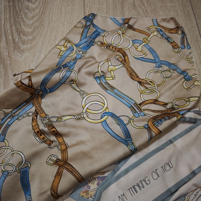 Сатинові хустки та пов'язка