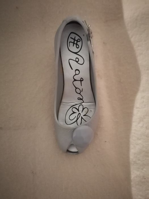Sapatos da marca Raton