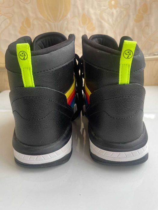 Продам Zumba Зумба нові кросівки високі, 40,5-25,5