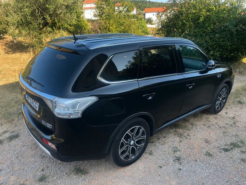 Mitsubishi Outlander — fotografia 4