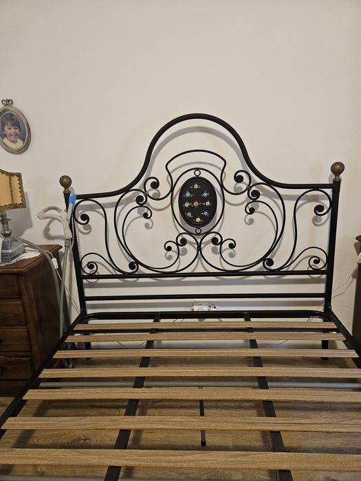 Cama de casal em ferro
