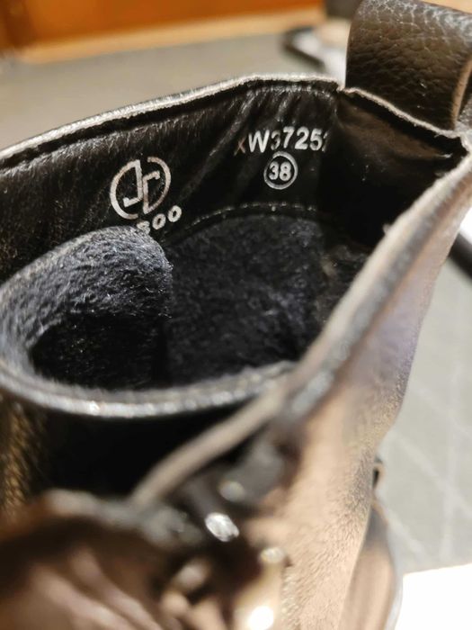 Botki damskie z ćwiekami