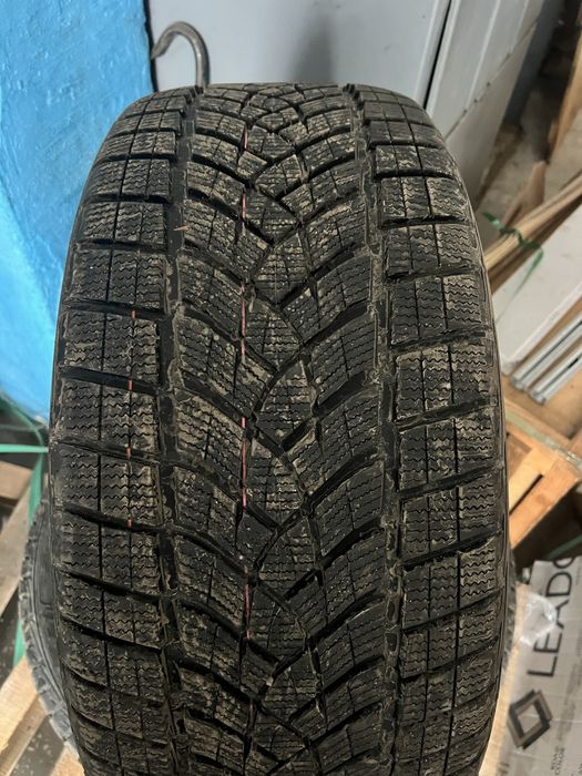 GoodYear 275/40 R22