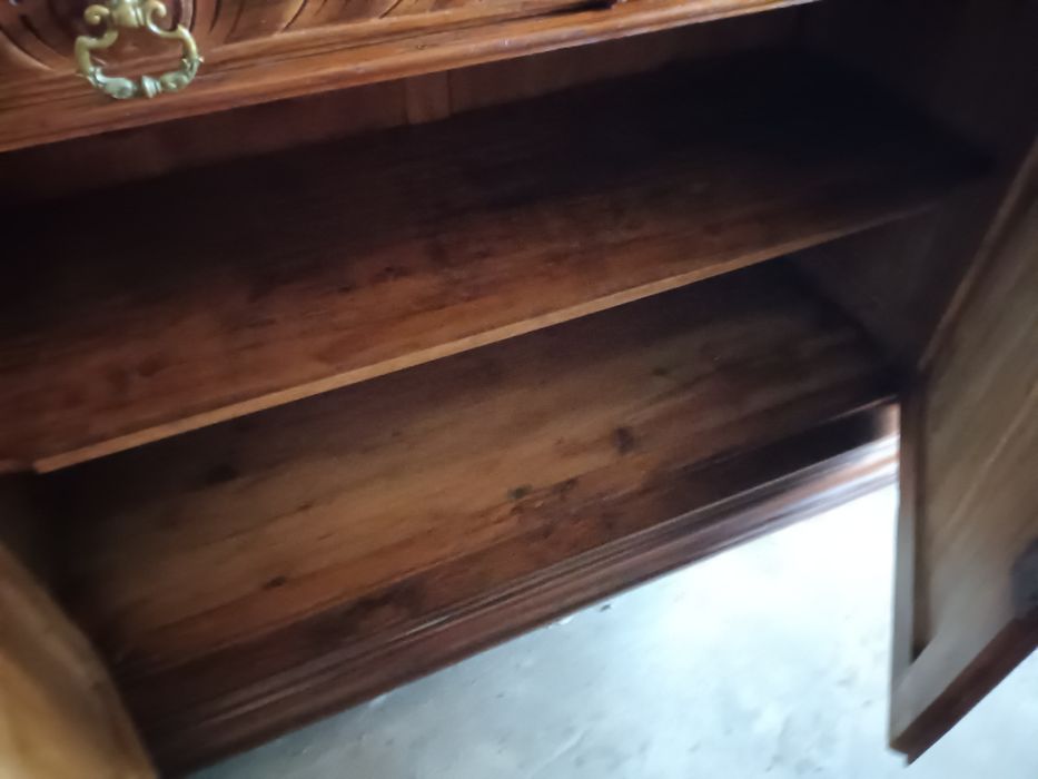Fabuloso louceiro em madeira de excelente qualidade com tampo em mármo