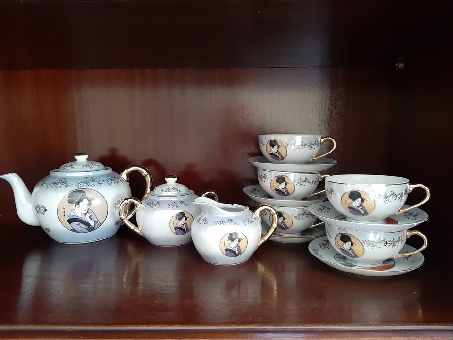 Serviços de chá e outras peças