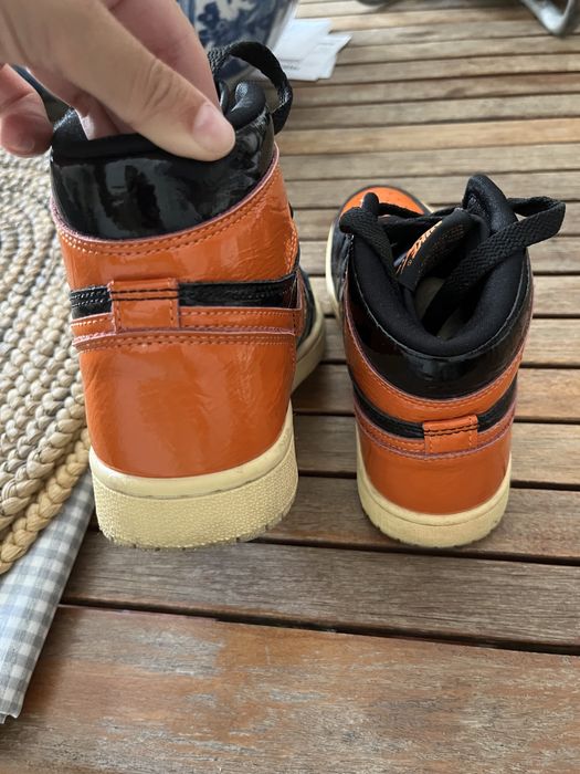 Jordan 1 Mid Laranja Preto