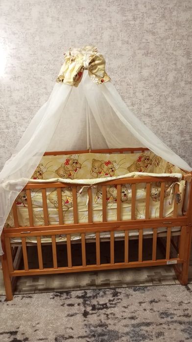 Продам кроватку в гарному стані