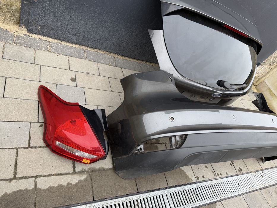 Крышка багажника ляда хэтчбэк Ford Focus MK3 рестайлинг