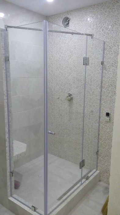 Душові кабіни, двері в душ, шторки на ванну. Перегородки для душу.