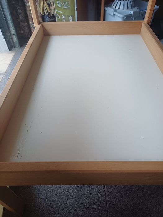 Armário muda fraldas com acessório