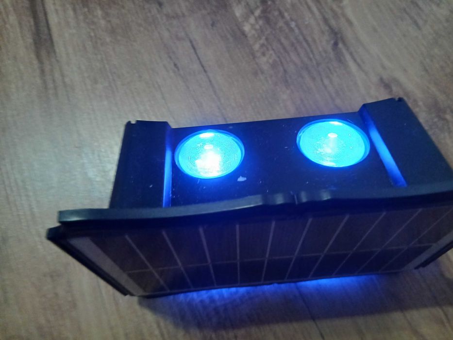 Lampa solarna na elewację,  balkon, kolory