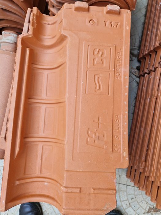 Telhas CS F3+ impecáveis