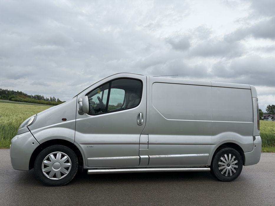 Opel Vivaro 2.5 DTI 2003r.