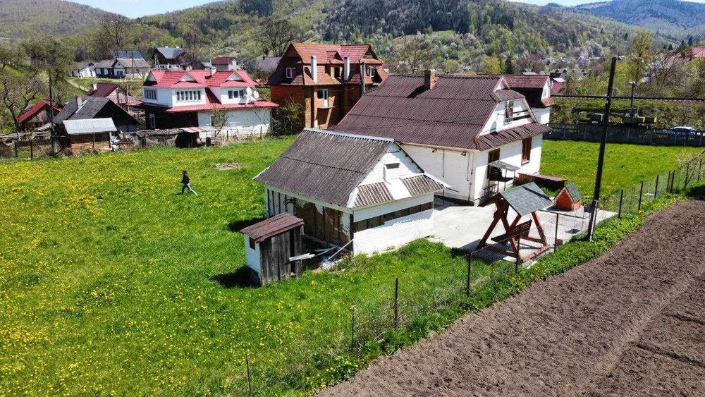 Продаж будинку . Площа 80 м.кв. Ділянка 10 с. Комунікації. Генератор
