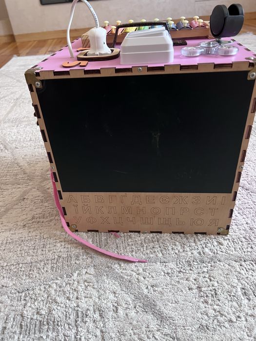 Бізі куб для дівчинки