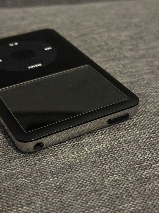 Apple Ipod (A1238) 80gb + Док-станция JBL On Stage III