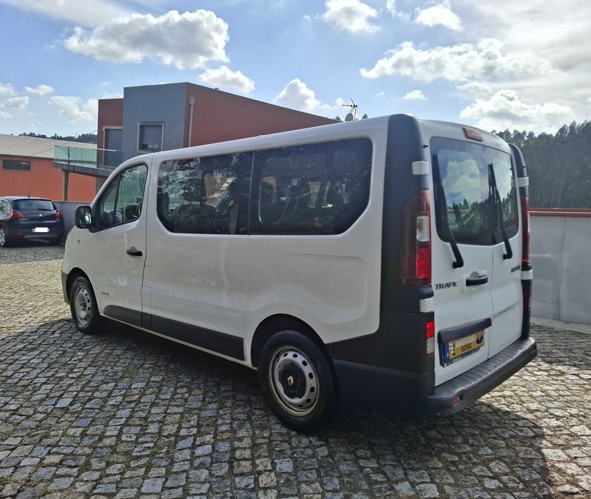 Renault Trafic 1.6 Dci Longa 9 Lugares  (COM IVA DEDUTIVEL INCLUIDO) de 2015