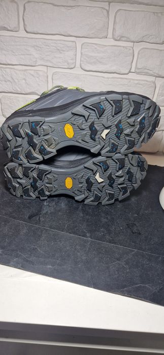 Merrell 42.        .