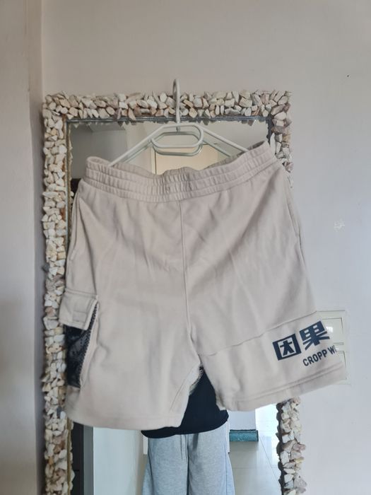 Beżowe krótkie spodnie Cropp