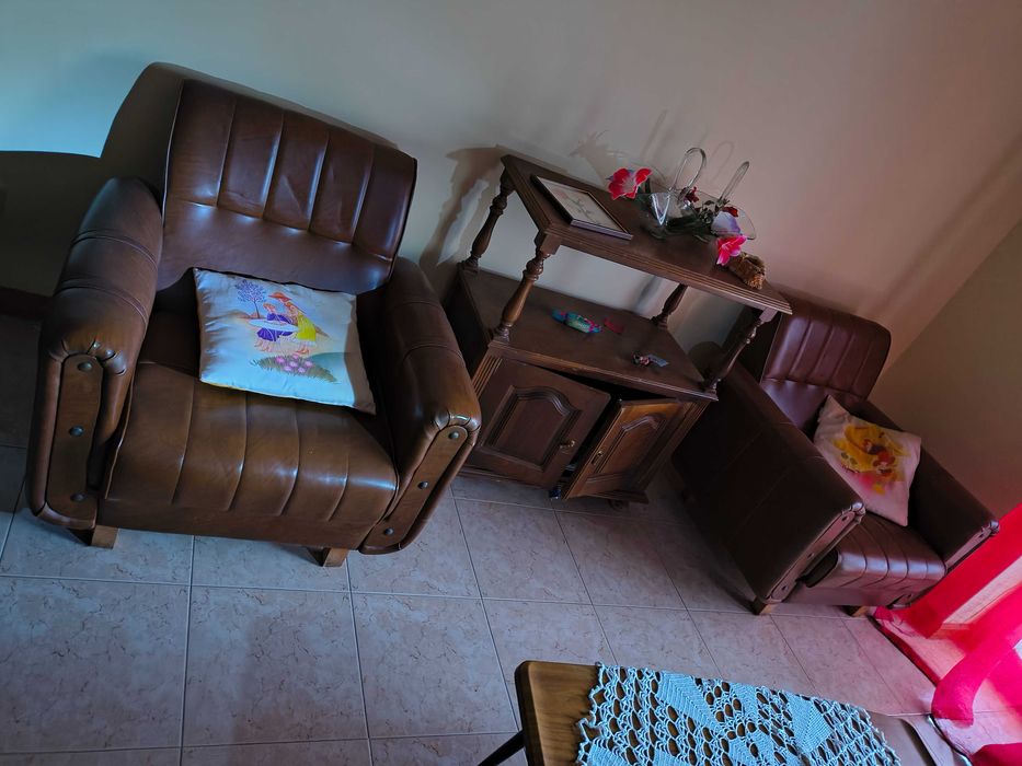 Sofá cama e dois cadeirões
