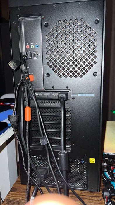 Komputer gamingowy HP OMEN 40L + monitor HP OMEN 27Q na sprzedaż