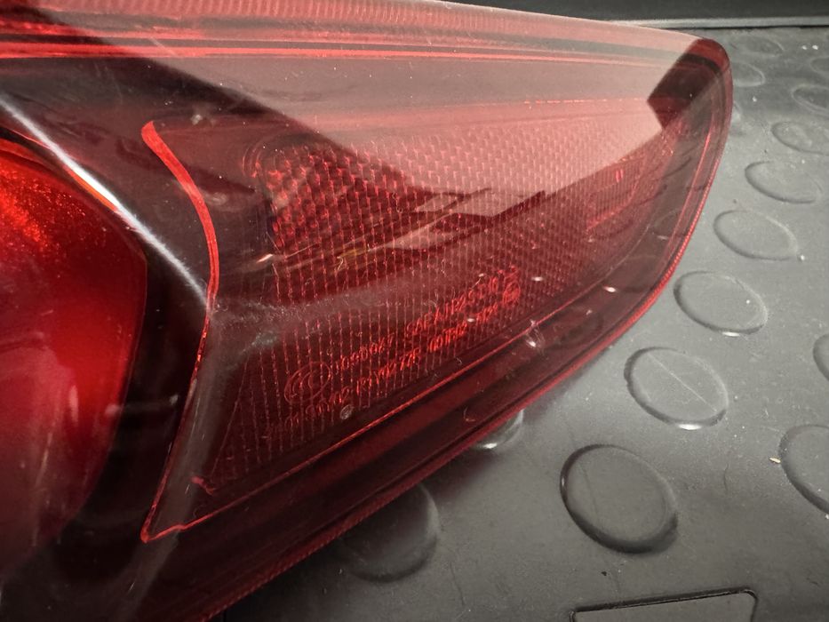 Alfa Romeo Stelvio lampa prawa tył w błotnik